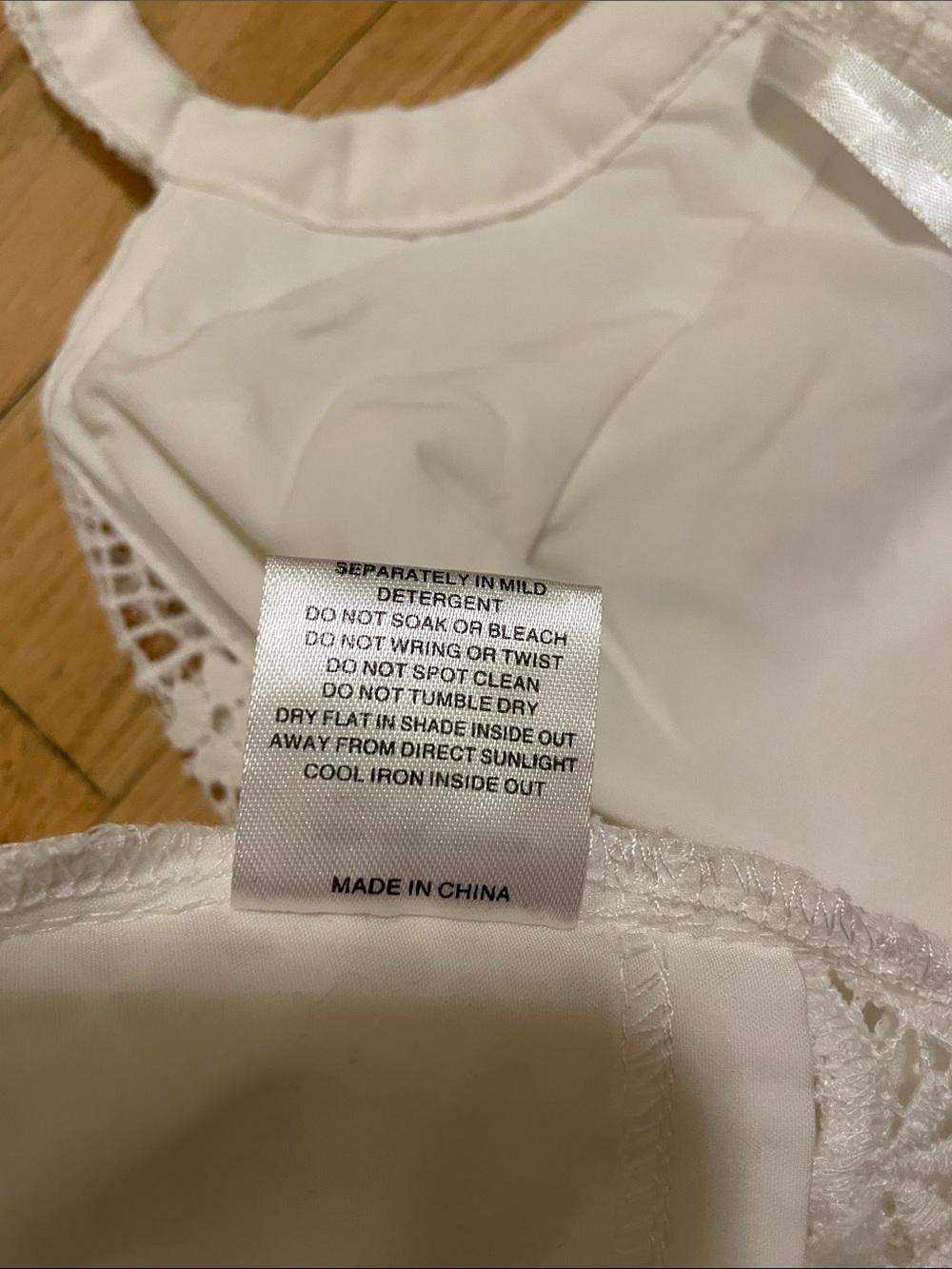 NWT SABO Skirt White Lace Top with Plunging Neckline - Size XS - Picture 6 of 11